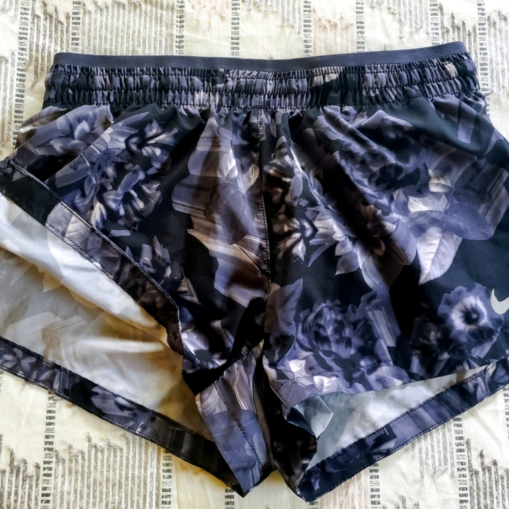NIKE Dri-Fit Running Shorts - Women's XS